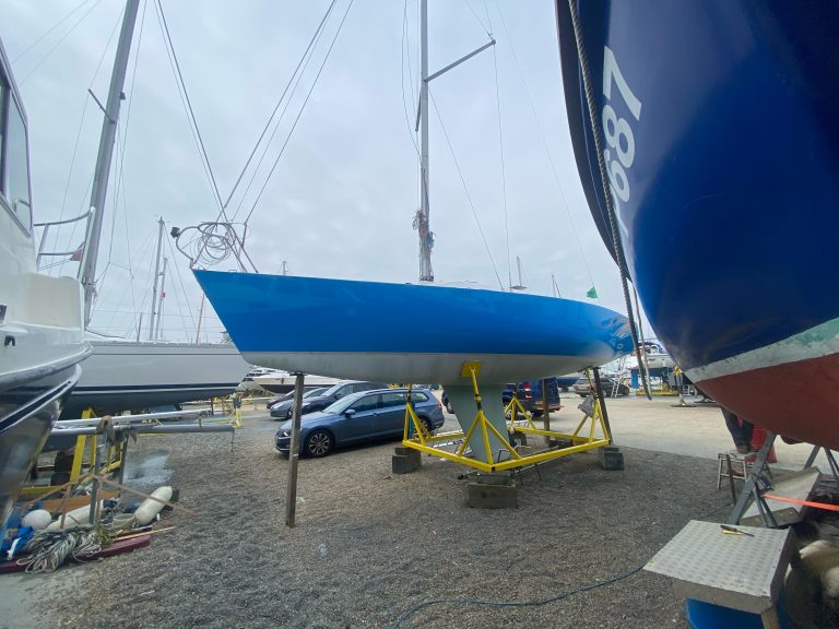 Premier yacht wraps hull bright blue 3