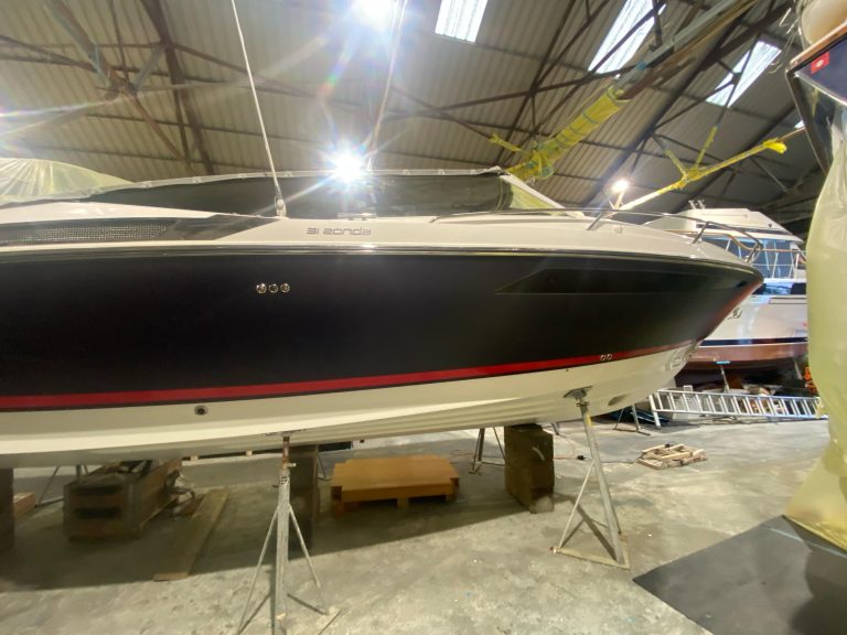 Premier yacht wraps hull red stripes 1