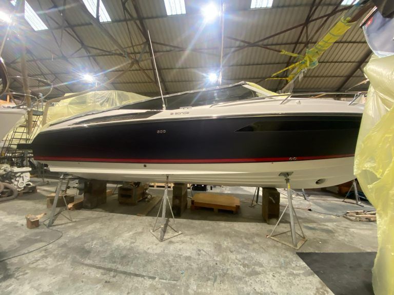 Premier yacht wraps hull red stripes 6