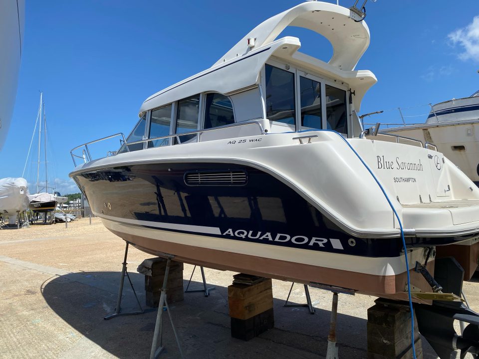 Premier yacht wraps savannah hull stripes 4