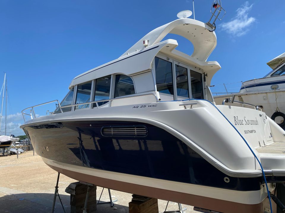 Premier yacht wraps savannah hull stripes 5